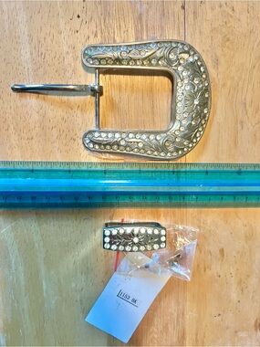 Silver Western-Style Buckle Set with Rhinestone Accents